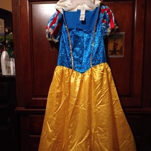 Snow White Halloween costume